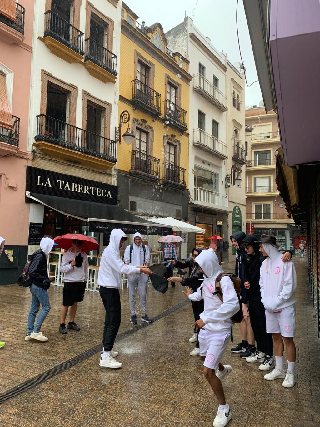 Premiers pas sous la pluie dans Séville